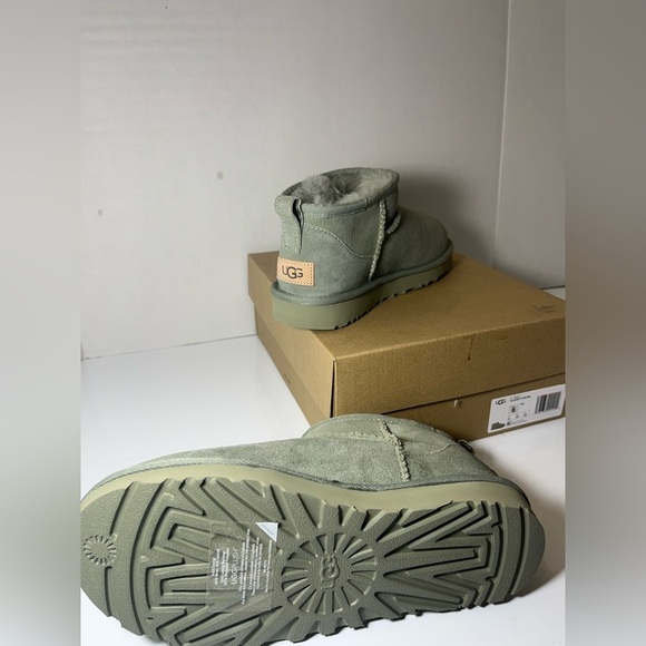 UGG Women's Classic Ultra Mini Boot *check description* - Picture 7 of 8